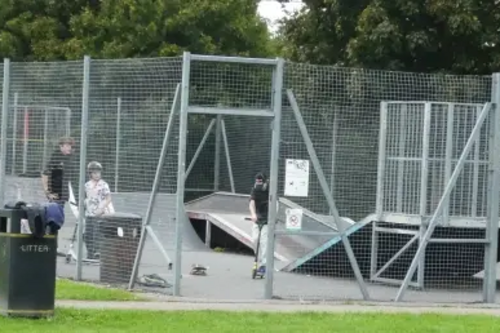 Tring Skateboard Park (enclosed)